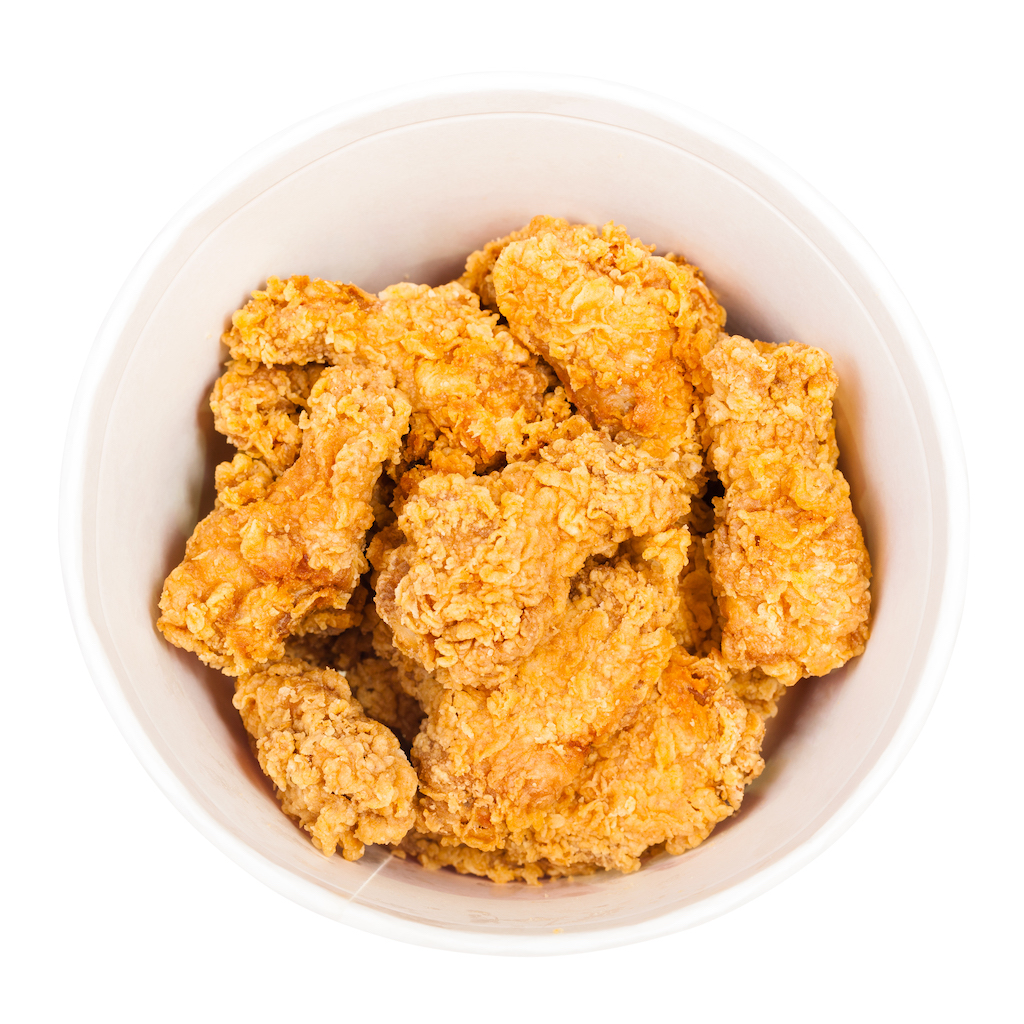 crispy-deep-fried-chicken-wings-in-paper-bucket-5N69JYR